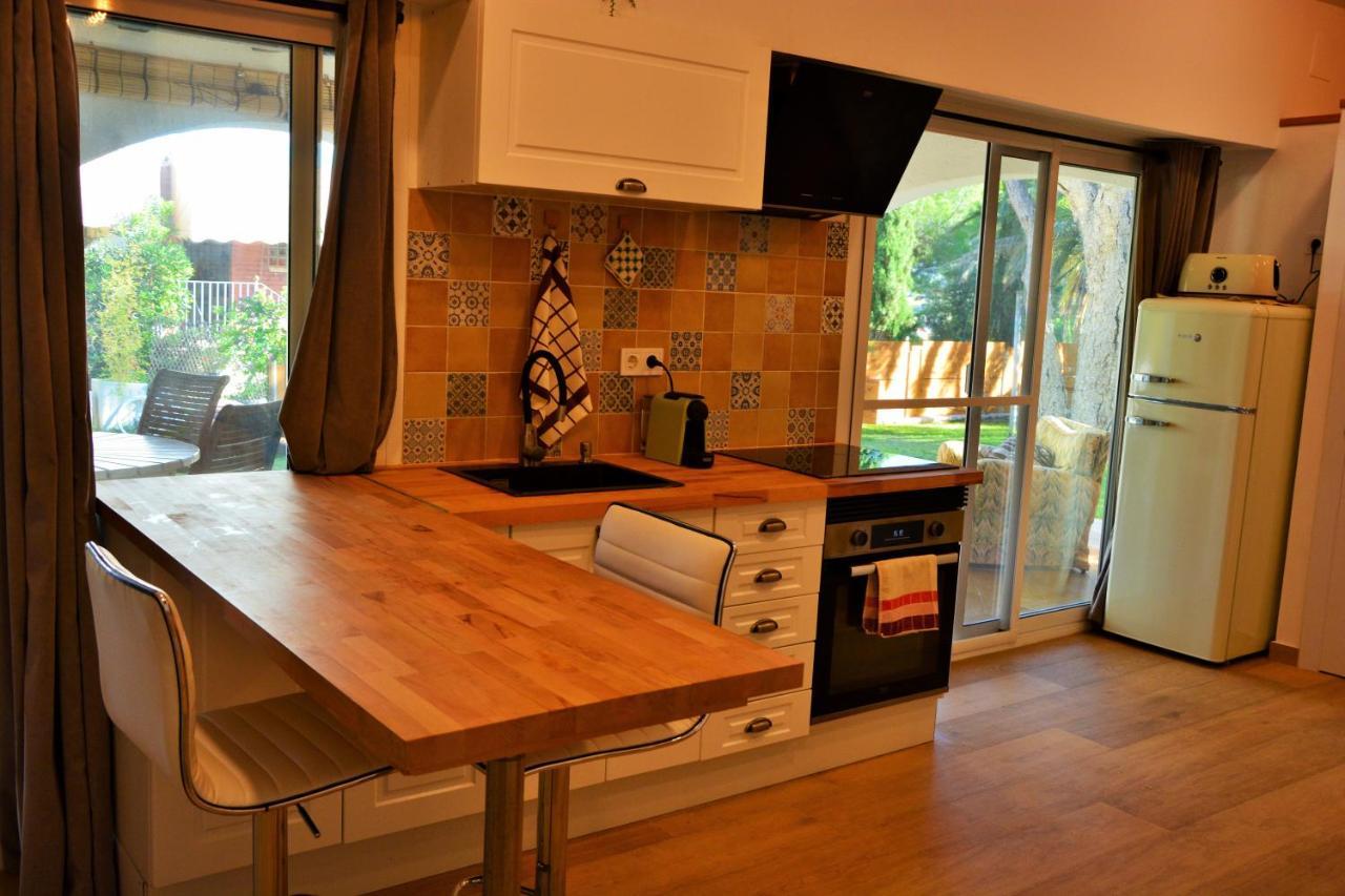 Villa Sitges El Ranch Amaizing Outdoor Areas Beaches At 5 Minutes Walk Sitges At 15 Min Drive Ac Pool Jacuzzi & Garden Xxl Calafell Exterior foto